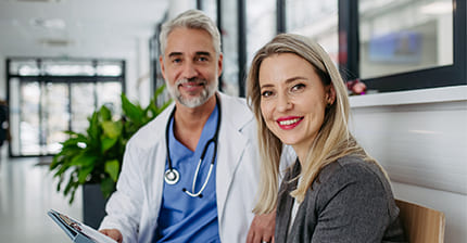 Stand de atención presencial Clínica Reina Sofía