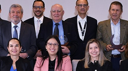 Reconocimiento a los miembros eméritos del cuerpo médico de Colsanitas Mayo 2025